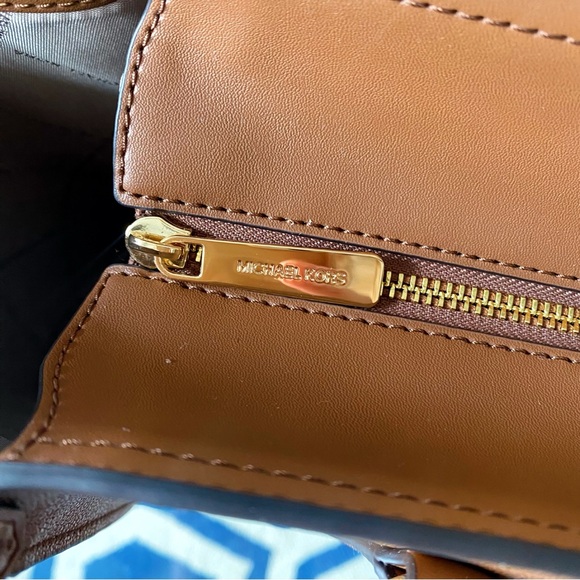 👜 MICHAEL KORS TAN LEATHER LARGE KRIS LUGGAGE TOTE! - Picture 10 of 15